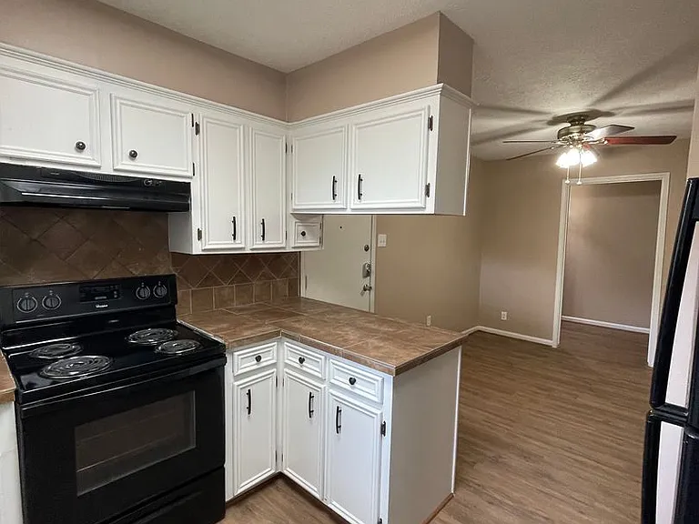 2805 Henry Ct — Photo 7