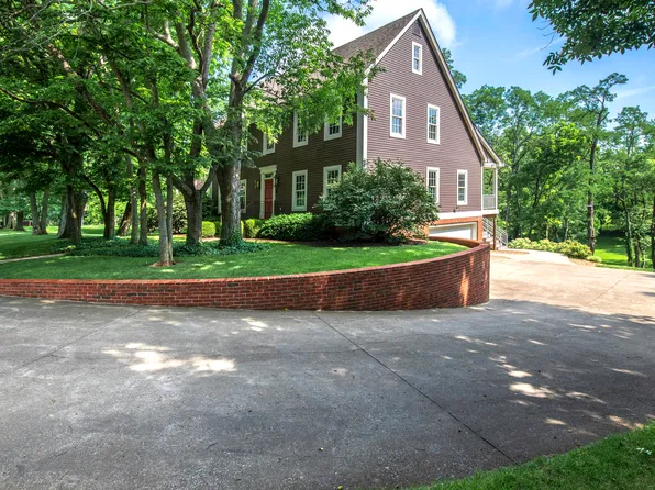 203 W Eagle Rd, Versailles, KY 40383