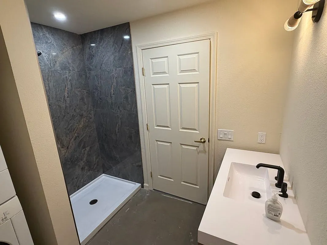 Studio, 1.0 bath, 270 sqft, $1,600 — Photo 4