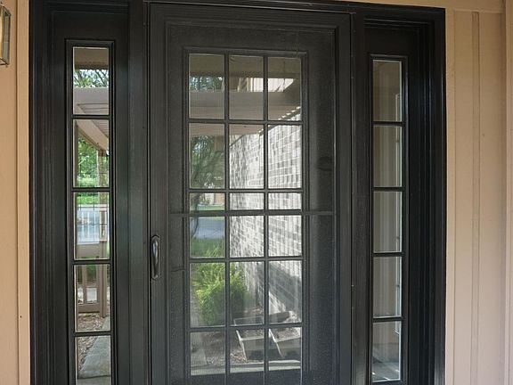3rd image of 1419 Suncrest Dr NE