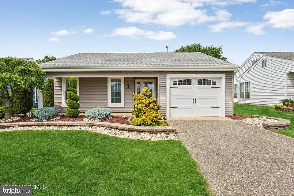 10 Weybridge Pl photo 1