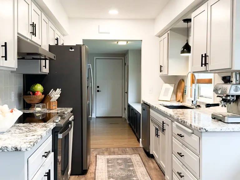 3401 Aquila Ln S — Photo 2