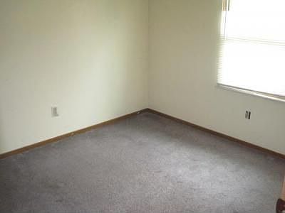 4th image of 728 Cherryhaven Dr