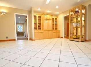 8609 Whipps Mill Rd, Lyndon, KY 40222