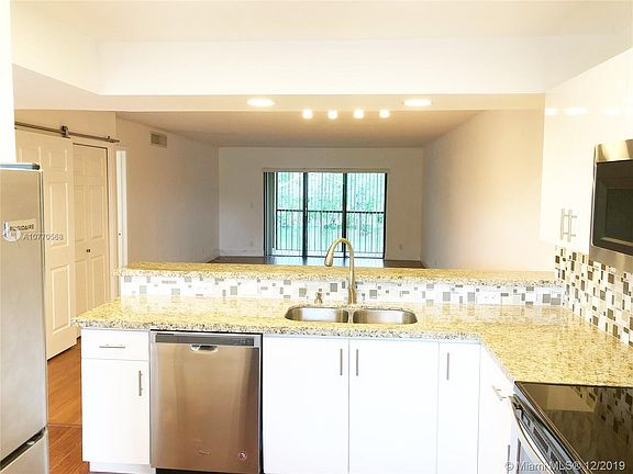 5th image of 201 Lakeview Dr APT 204