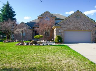 6594 Marten Knoll Dr, West Bloomfield, MI 48324