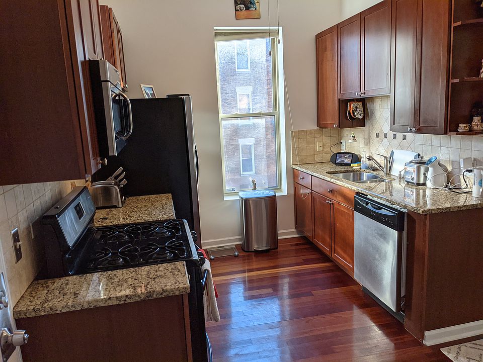 1st image of 1301 N Artesian Ave APT 2R