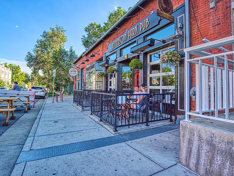 Jeff Park Pub, 2 blocks on foot