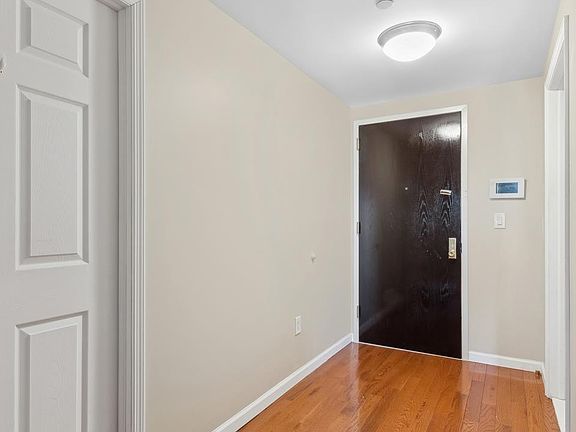 3rd image of 17218 Jamaica Ave APT 302
