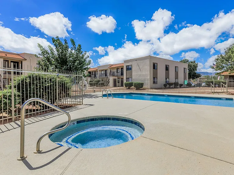 Falcon Court Apartments — Photo 7