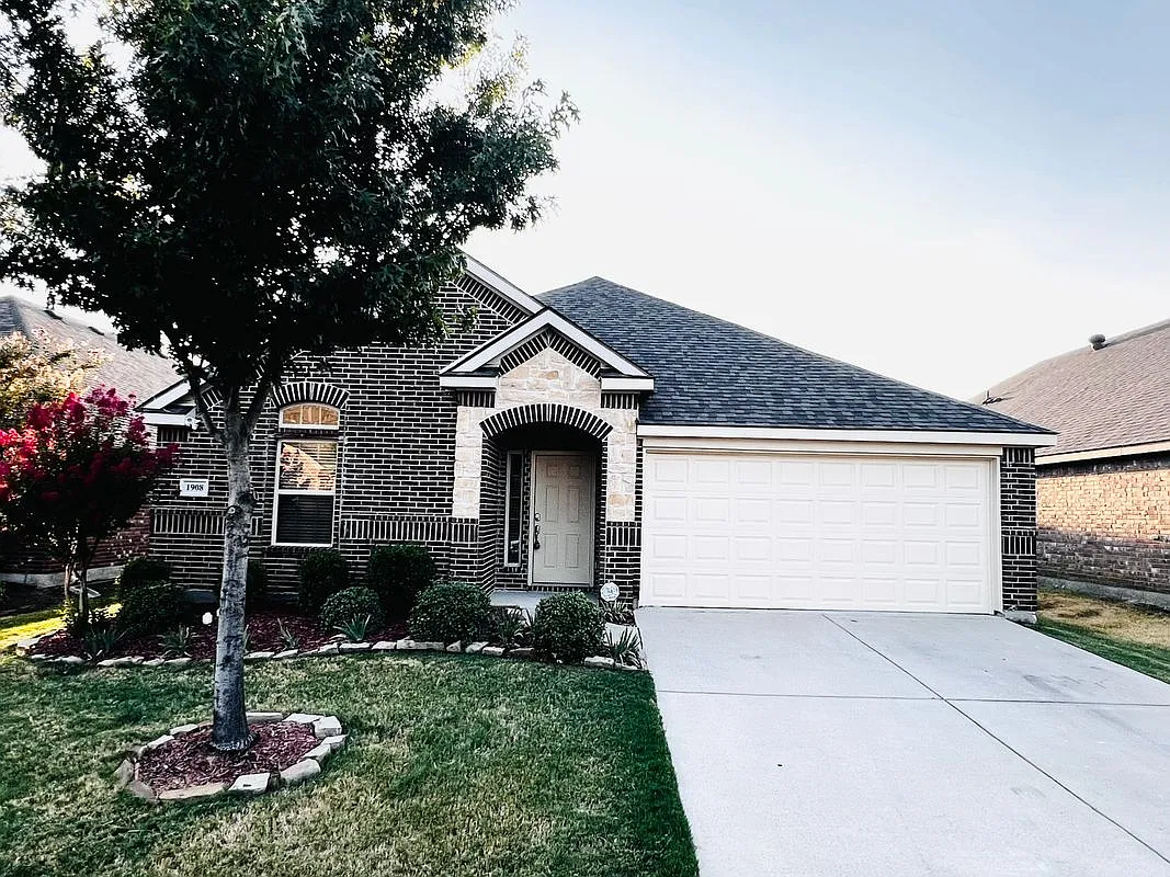 4 bed, 2.0 bath, 2141 sqft, $2,250 — Photo 1