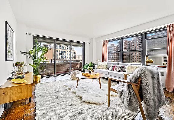 5th image of 387 Grand St APT K903