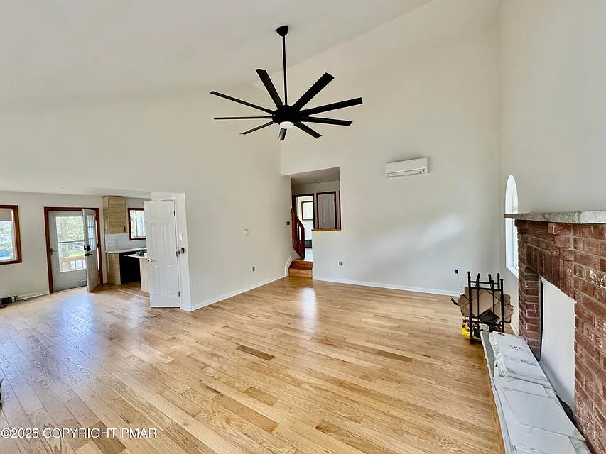 3 bed, 1436 sqft, $2,250 — Photo 2