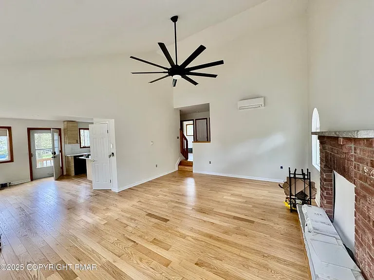 7067 Vista Dr — Photo 2