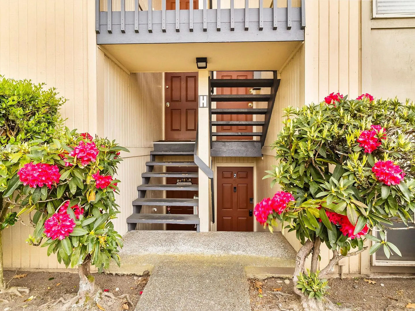 New Pricing! Great Condo In Federal Way! 1 Bed, 1 Bath! Leasing Special! — Photo 2