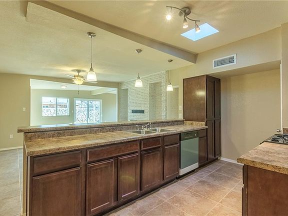4th image of 6021 Manila Dr