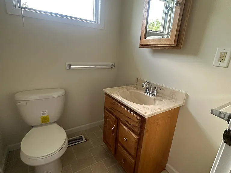 1111 S Park Ave — Photo 15