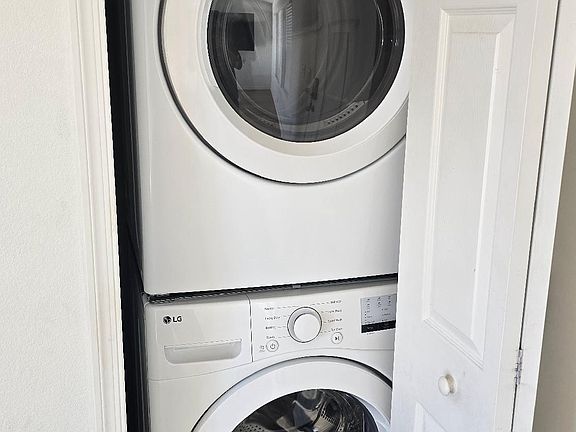 4th image of 1058 Vista Sierra Dr Unit B