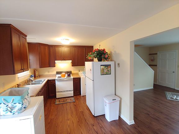 Kitchen 904 Rives Street