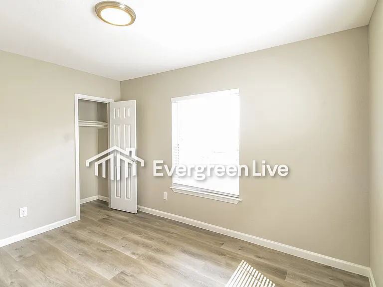 616 Center St — Photo 5