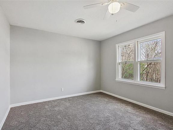 5th image of 407 Maple St