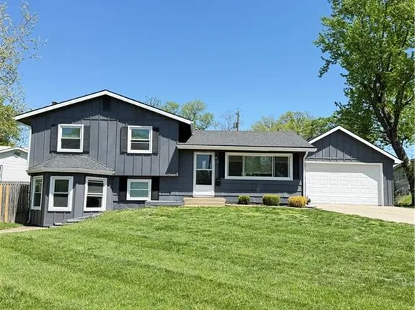 604 NW Carroll Dr, Lees Summit, MO 64063