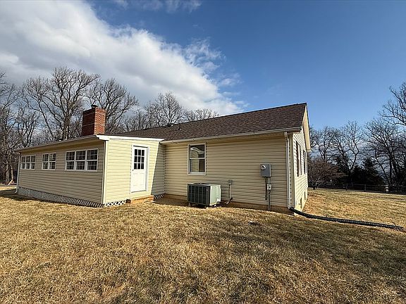 3rd image of 18473 Blue Ridge Mountain Rd