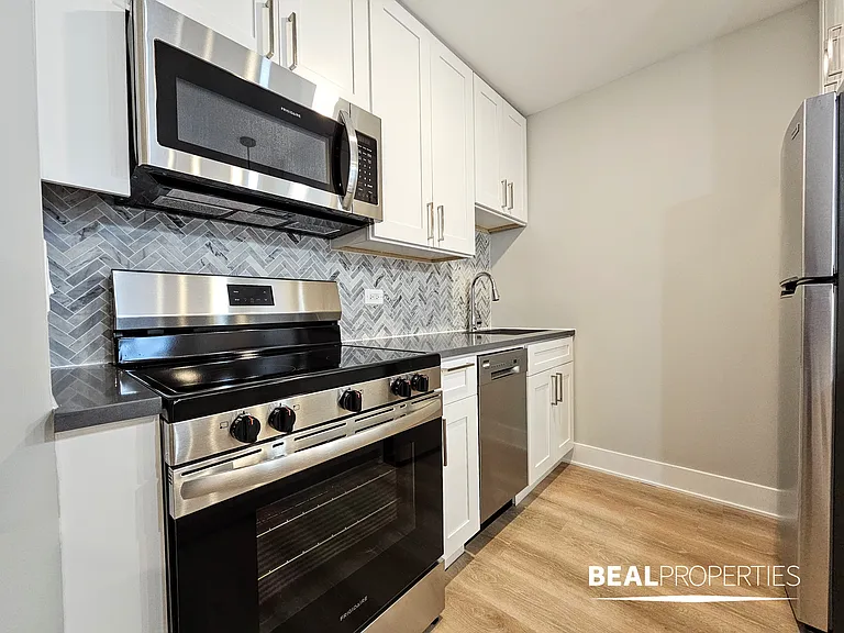 555 W Stratford Place — Photo 34