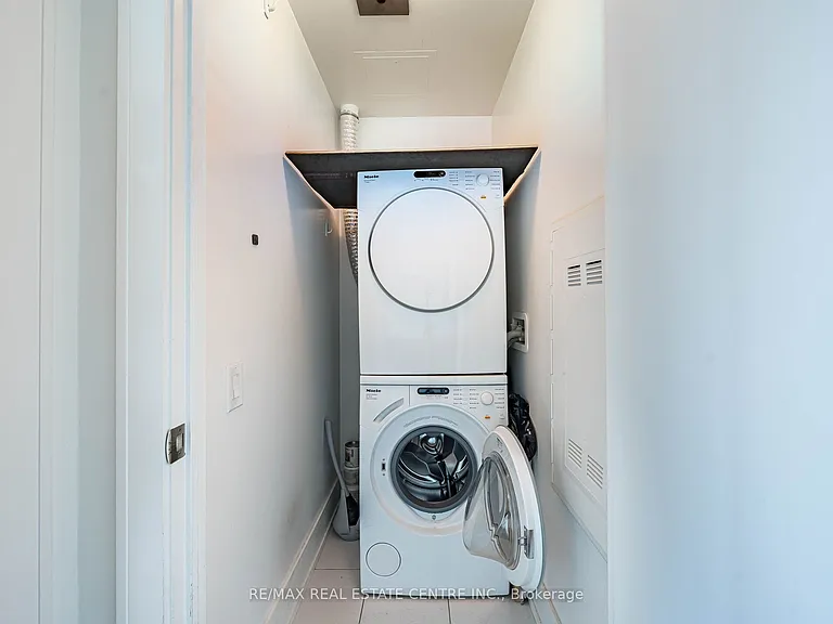 170 Avenue Rd #1203 — Photo 26