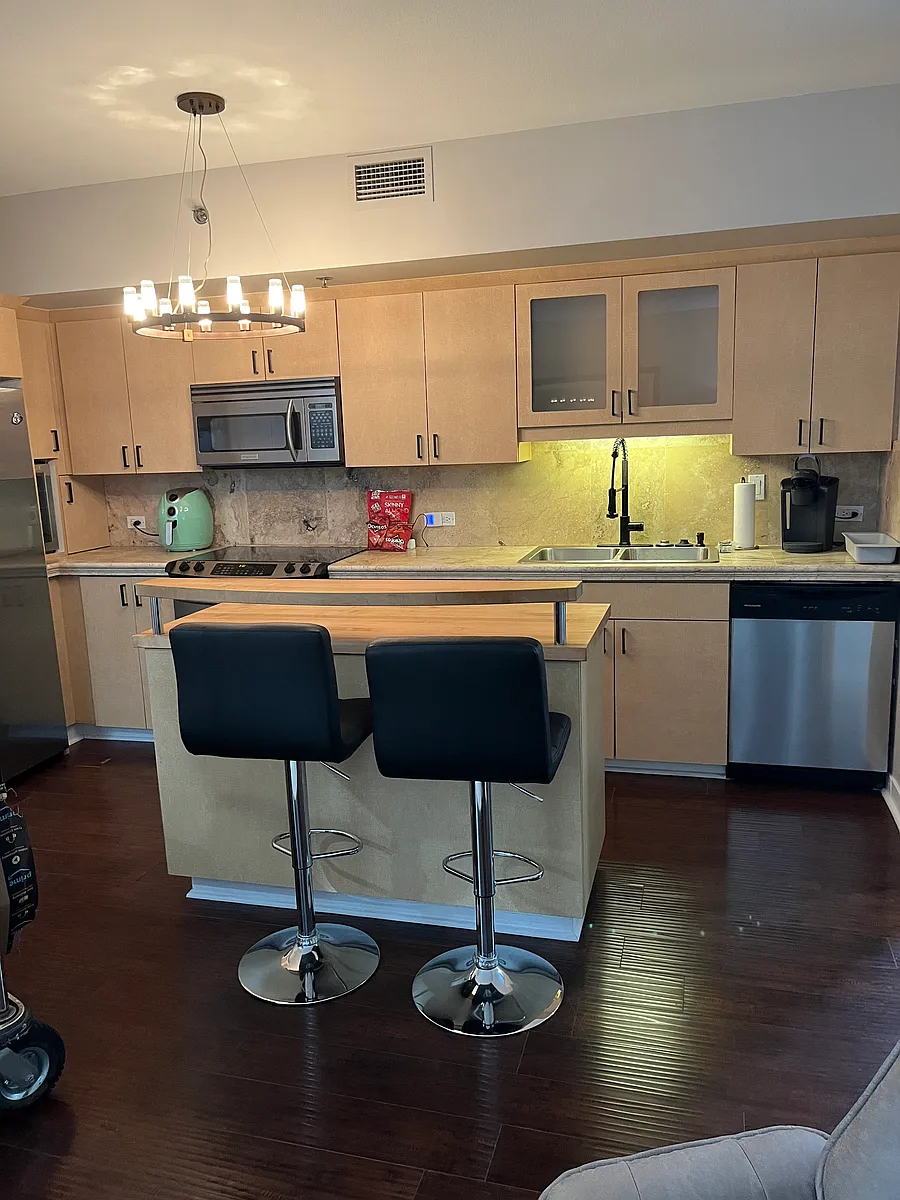 Building Photo - 425 W Beech St #206