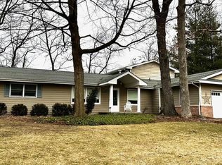 212 Pottawatomi Dr, Fontana, WI 53125