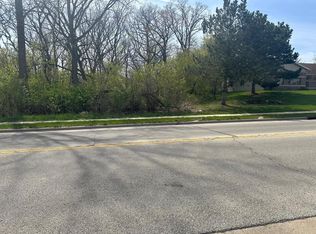 2 S Wells St, Lake Geneva, WI 53147