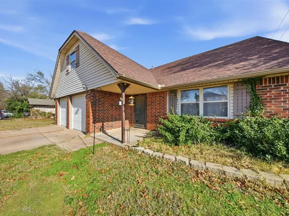 416 S English Dr, Moore, OK 73160