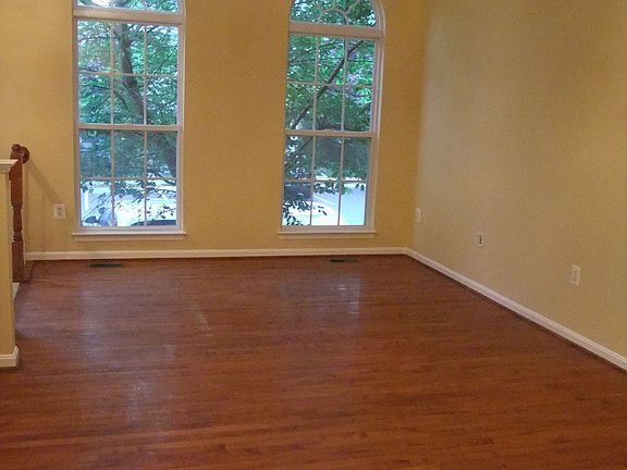 3rd image of 43051 Candlewick Sq