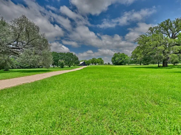 810 Highway 237, Burton, TX 77835