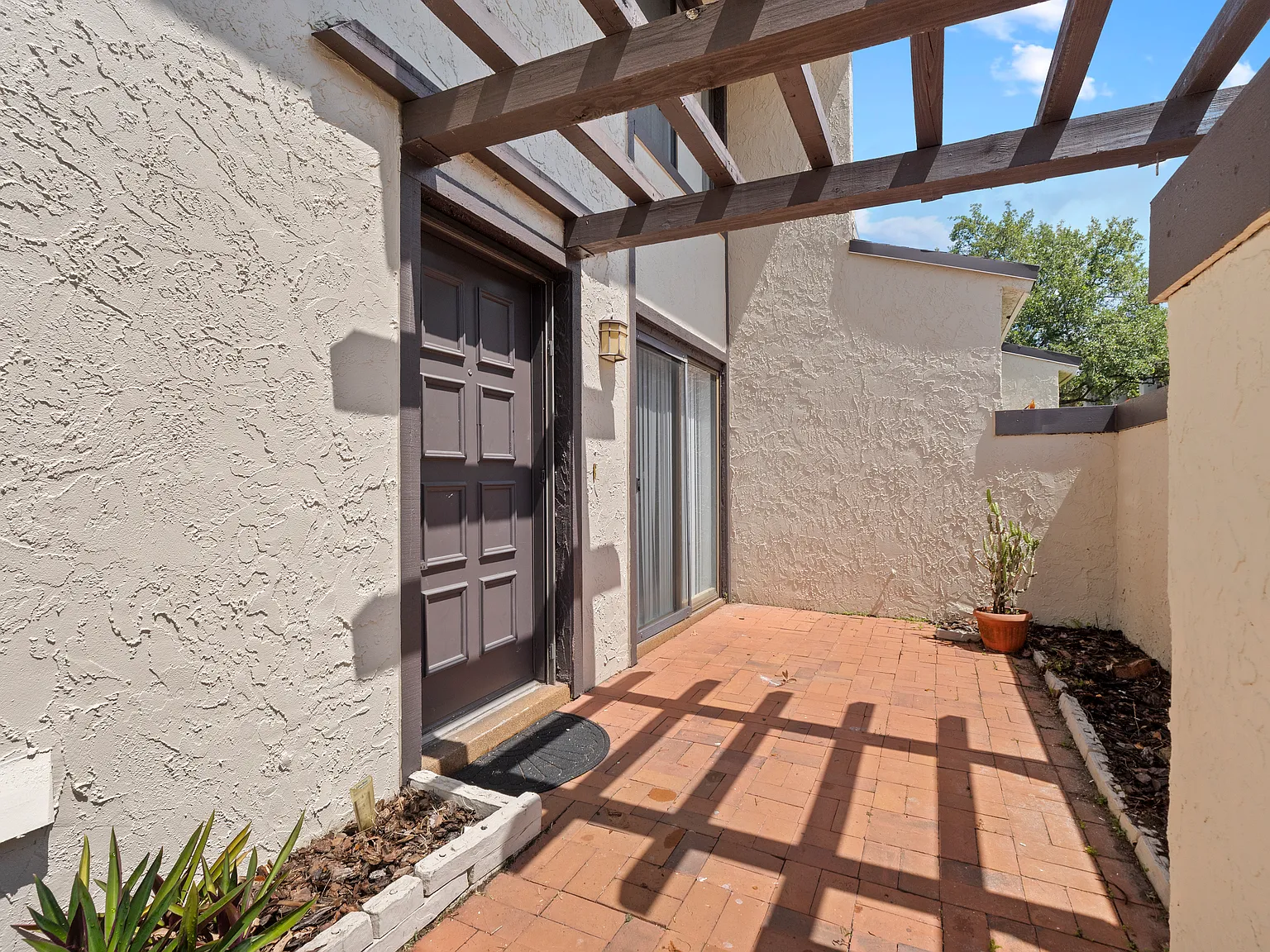 2 bed, 2.5 bath, 1273 sqft, $1,850 — Photo 2