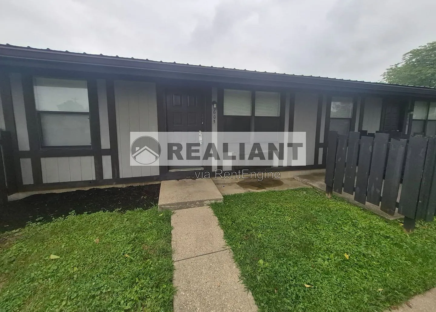 1 bed, 1.0 bath, 576 sqft, $995 — Photo 1