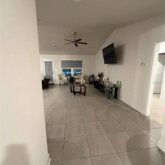 93 Royal Oak Dr — Photo 8