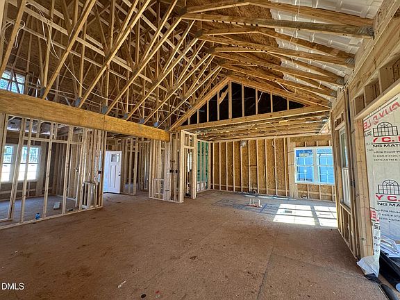 5th image of 935 Lynch Rd