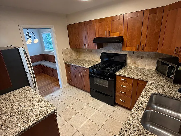 2632 N Sycamore St — Photo 8