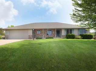 W7044 Maple Terrace Rd, Greenville, WI 54942