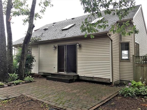 2nd image of 27 Jefferson Dr
