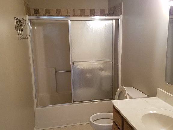3rd image of 1010 Northwood Dr #A