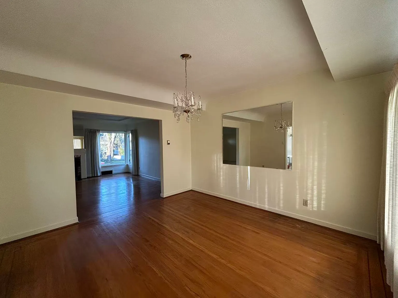 4 bed, 1.5 bath, 2850 sqft, $4,000 — Photo 3