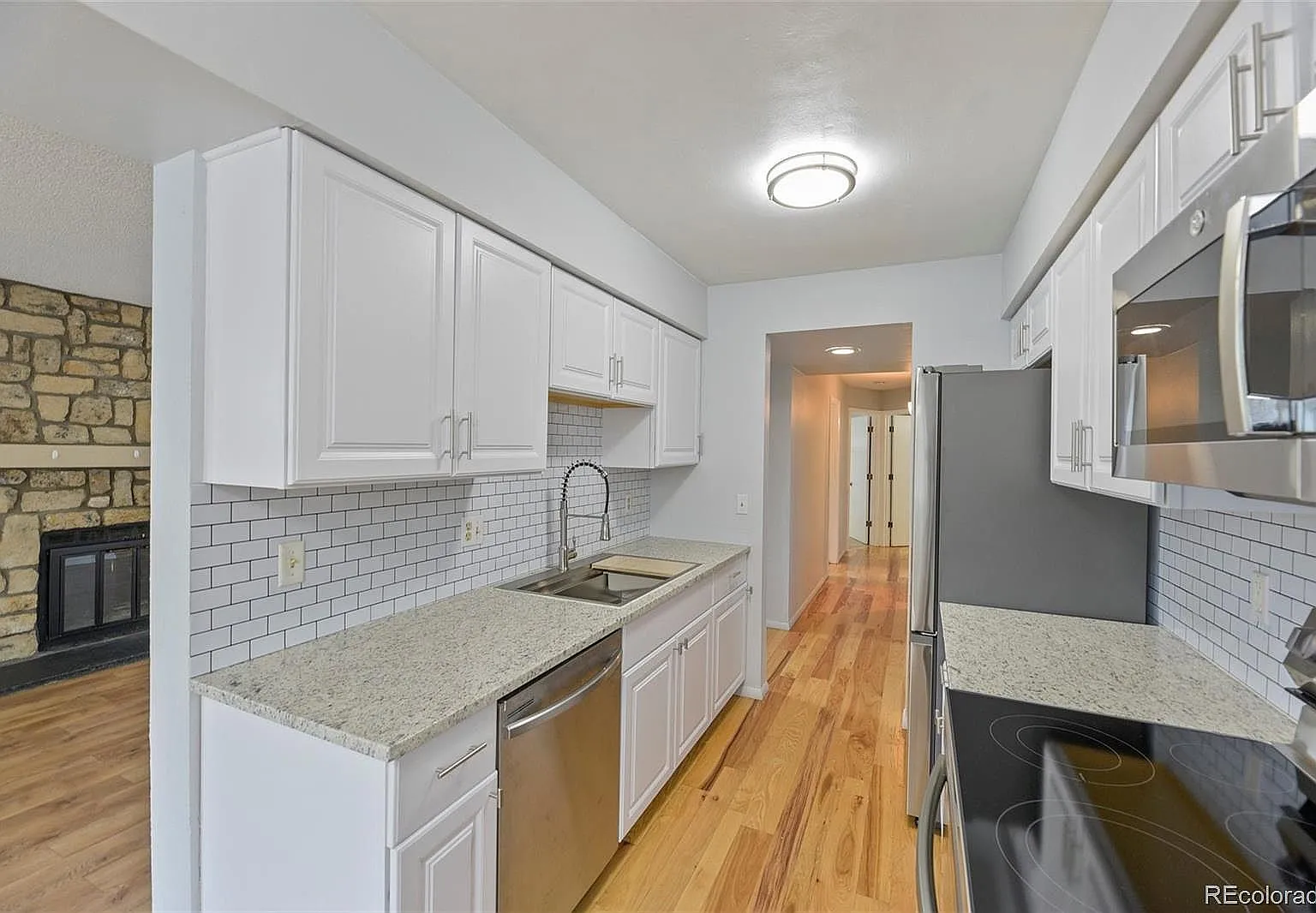 2 bed, 1008 sqft, $1,745 — Photo 2
