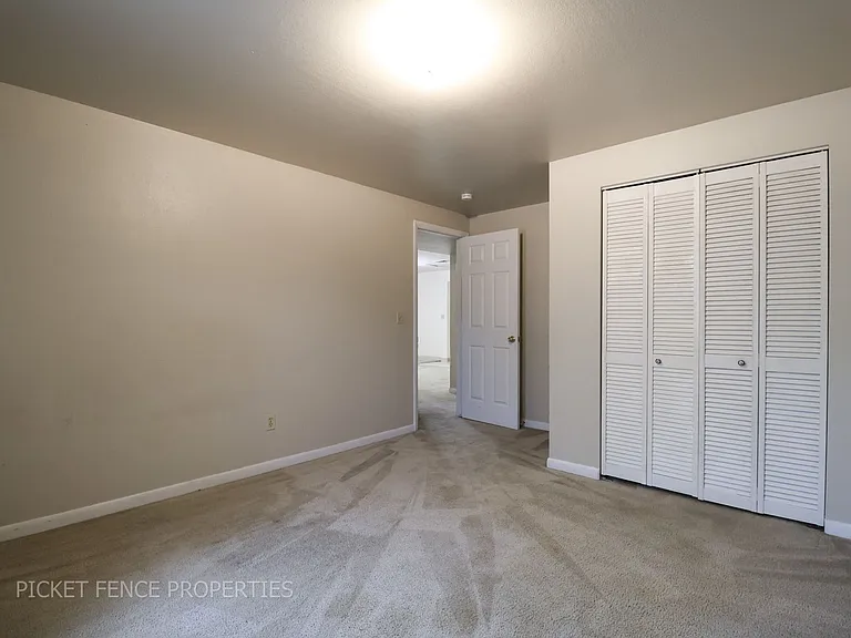 533 14th Ave #4 — Photo 8