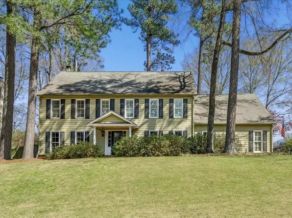 2686 Fox Creek Dr, Germantown, TN 38138