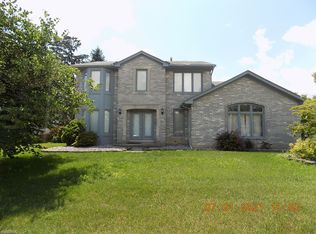 2318 Hidden Trail Dr, Sterling Heights, MI