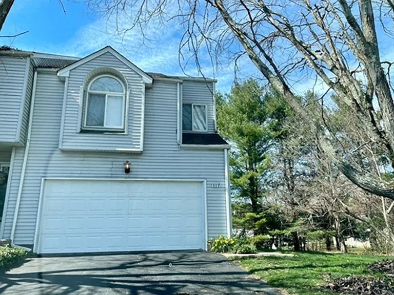 1117 Oakland Ct — Photo 2