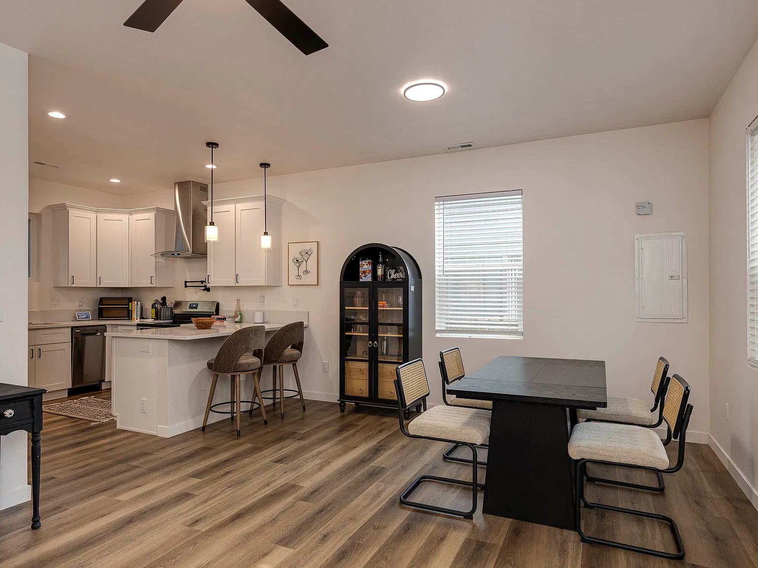 2 bed, 2.5 bath, 1350 sqft, $2,800 — Photo 3